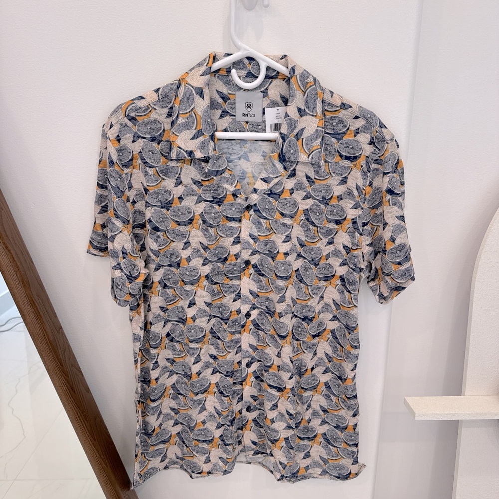 RNT2
Short Sleeve Graphic Camp Shirt
Size L
Original price $89